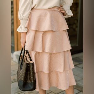 Dainty Jewell’s twirling in tinsel skirt. Size XL. W:36 H:48 L:30